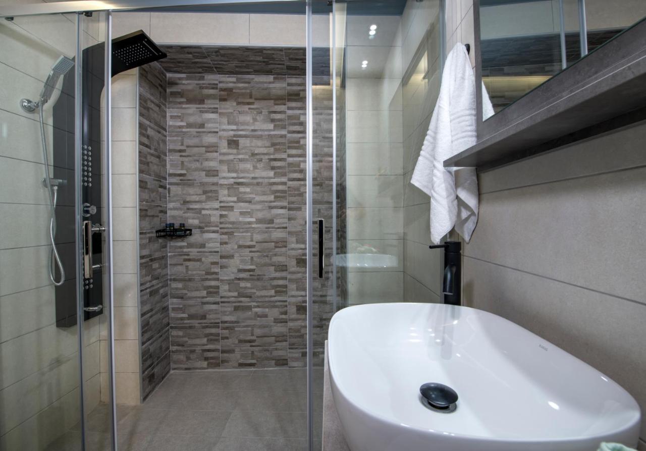 Rena'S Luxury Apartment With Free Private Parking 干尼亞 外观 照片